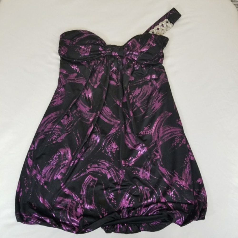 Taboo junior prom dress